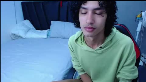 Snapshot of tayronx33 chatting on October 18, 4:34 pm Tayron online show from October 18, 4:34 pm