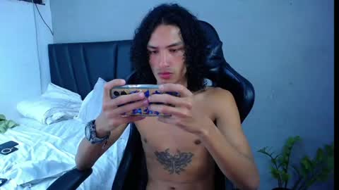 Tayron online show from April 22, 7:29 pm