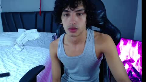 Tayron online show from April 26, 3:42 pm