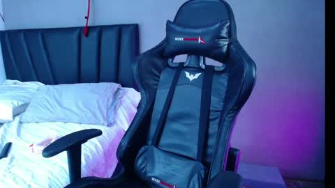 Tayron online show from April 25, 3:42 pm