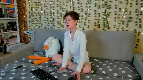 tedy_lun online show from March 11, 9:00 pm