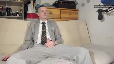 Snapshot of telepaticman chatting on January 1, 4:39 pm Virg Lszl online show from January 1, 4:39 pm