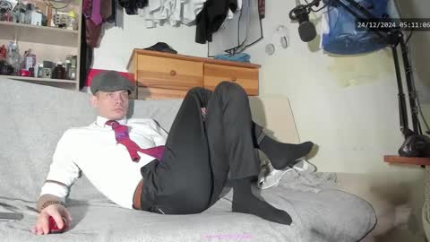 Snapshot of telepaticman chatting on December 24, 4:11 am Virg Lszl online show from December 24, 4:11 am