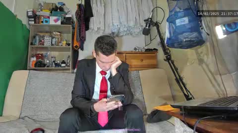 Snapshot of telepaticman chatting on February 14, 8:37 pm Virg Lszl online show from February 14, 8:37 pm