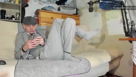 Snapshot of telepaticman chatting on January 2, 7:01 am Virg Lszl online show from January 2, 7:01 am