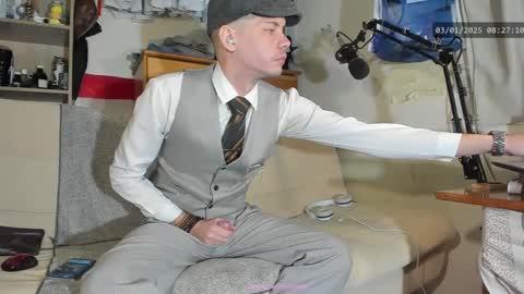 Snapshot of telepaticman chatting on January 3, 7:27 am Virg Lszl online show from January 3, 7:27 am