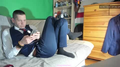 Snapshot of telepaticman chatting on February 25, 4:31 pm Virg Lszl online show from February 25, 4:31 pm