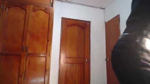 tessachains online show from March 8, 1:36 am