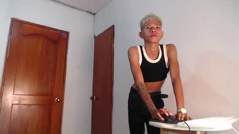 tessachains online show from March 8, 2:04 am