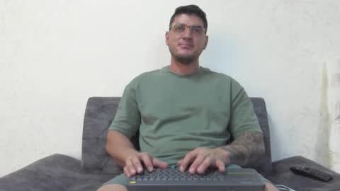 Snapshot of teylor_creed chatting on December 4, 1:03 am teylor creed online show from December 4, 1:03 am