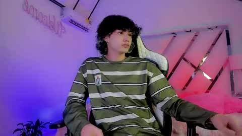 thanier_18 online show from April 21, 8:59 pm