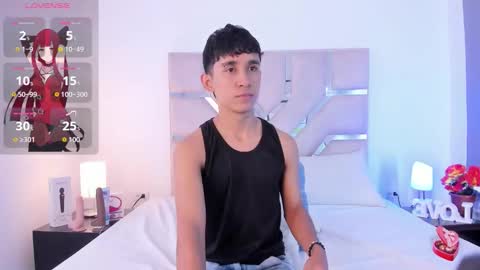 Snapshot of thayler_jones chatting on September 26, 11:19 am Thayler online show from September 26, 11:19 am