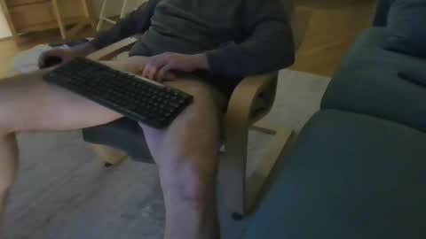 Snapshot of the87tom chatting on February 3, 7:42 pm the87tom online show from February 3, 7:42 pm