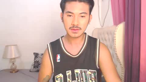 Snapshot of the_killian_jones chatting on February 23, 7:47 pm ken online show from February 23, 7:47 pm