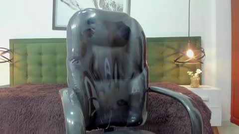 Snapshot of the_mark_king chatting on October 5, 7:18 pm T H E M A R K K I N G online show from October 5, 7:18 pm