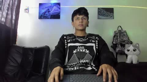 Snapshot of the_weed_guys chatting on December 20, 9:39 pm Danny online show from December 20, 9:39 pm