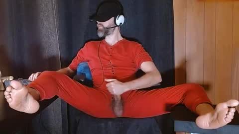 Snapshot of thebarefootgamer chatting on January 9, 2:18 pm Blue and Red online show from January 9, 2:18 pm