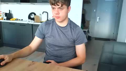 thecuteguy144949 online show from November 5, 8:27 am