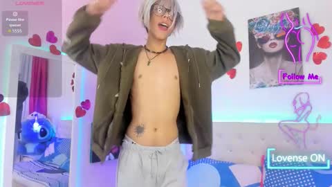 Snapshot of thedoll_ethan chatting on October 15, 8:05 pm ethan online show from October 15, 8:05 pm