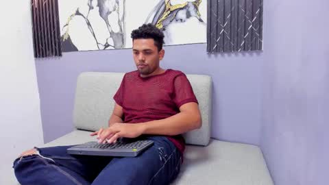 theo_morris online show from March 9, 4:17 am