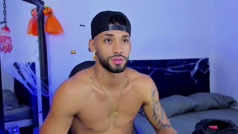 Snapshot of theo_sky1 chatting on October 18, 3:39 pm Theo Sky online show from October 18, 3:39 pm