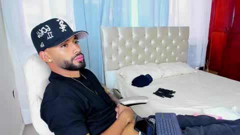 Snapshot of theo_sky1 chatting on September 16, 7:47 pm Theo Sky online show from September 16, 7:47 pm