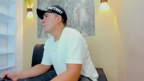Theo online show from June 3, 7:52 pm