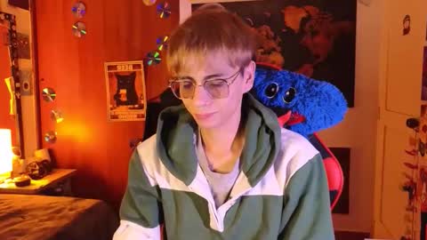 Matt independent model  online show from May 6, 9:04 pm