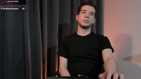 Snapshot of therealmartincox chatting on December 6, 2:46 am 4th online show from December 6, 2:46 am