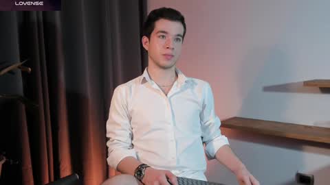 Snapshot of therealmartincox chatting on December 14, 12:44 am 4th online show from December 14, 12:44 am