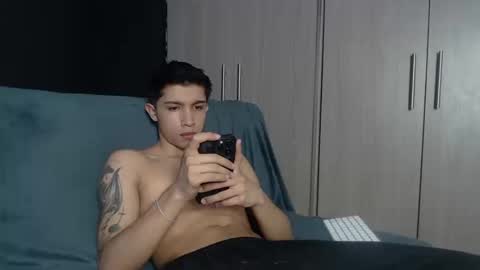 Snapshot of thesaint_xxx chatting on October 16, 5:04 am thesaint_xxx online show from October 16, 5:04 am