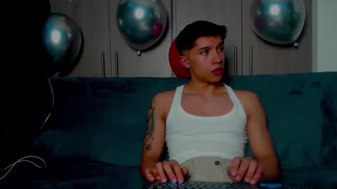 Snapshot of thesaint_xxx chatting on October 4, 7:24 am thesaint_xxx online show from October 4, 7:24 am