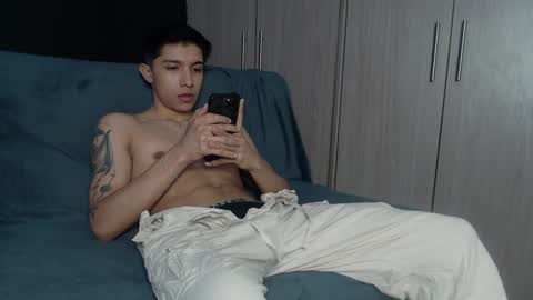 Snapshot of thesaint_xxx chatting on October 14, 3:24 am thesaint_xxx online show from October 14, 3:24 am