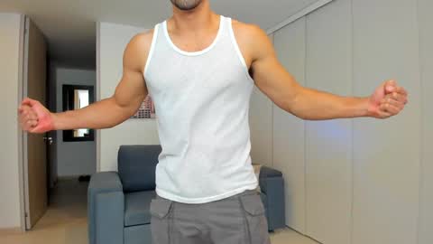 Snapshot of thiago_driussi chatting on February 6, 4:31 am thiago_driussi online show from February 6, 4:31 am