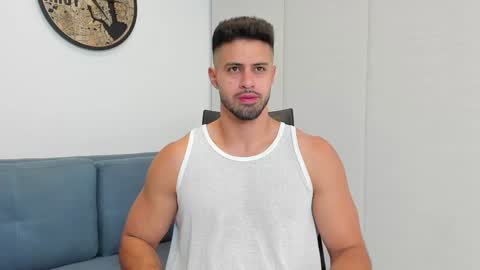 Snapshot of thiago_driussi chatting on January 3, 12:43 am thiago_driussi online show from January 3, 12:43 am