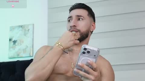 Thiago online show from April 26, 1:14 am