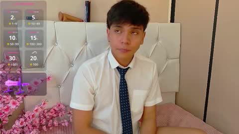 Snapshot of thiago_kozak chatting on October 16, 2:14 pm thiago online show from October 16, 2:14 pm