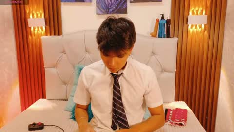 Snapshot of thiago_kozak chatting on September 20, 8:20 pm thiago online show from September 20, 8:20 pm