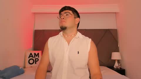 Snapshot of thiago_occonor chatting on October 13, 12:55 pm thiago_occonor online show from October 13, 12:55 pm