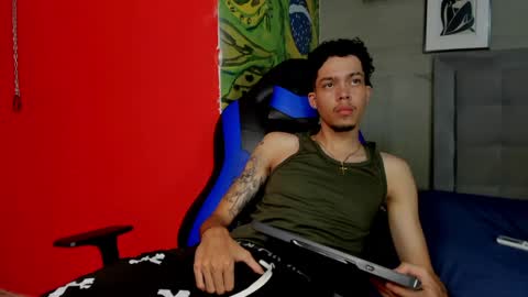 Thiago online show from April 16, 8:42 pm