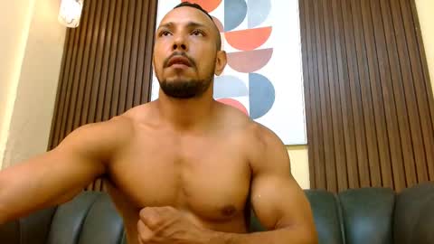 Snapshot of thiago_summers chatting on March 7, 12:45 pm Thiago Summers online show from March 7, 12:45 pm
