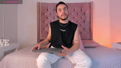 Snapshot of thiago_wolff chatting on October 1, 11:47 am THIAGO online show from October 1, 11:47 am