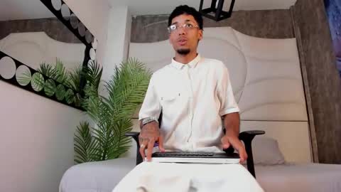Snapshot of thiagoferreti_ chatting on October 17, 3:43 am ThiagoFerreti online show from October 17, 3:43 am