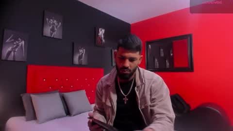 Thia Gomez online show from December 15, 12:13 pm