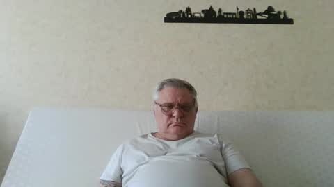 Thierrysymp online show from April 5, 4:58 pm