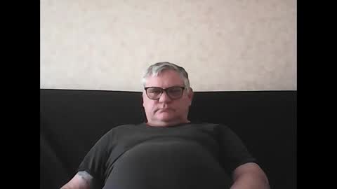 Snapshot of thierrysymp chatting on December 31, 9:21 am Thierrysymp online show from December 31, 9:21 am