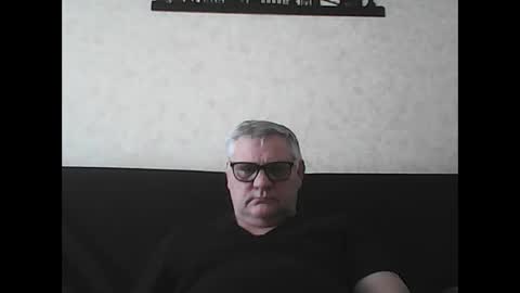 Snapshot of thierrysymp chatting on December 7, 10:56 am Thierrysymp online show from December 7, 10:56 am