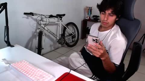 Snapshot of thieves_us chatting on September 8, 5:12 pm thieves_us online show from September 8, 5:12 pm