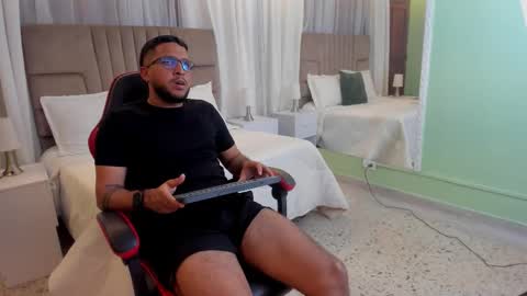 Thom Houston online show from November 19, 3:50 am