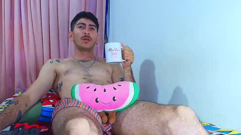 Snapshot of thomas_ks11 chatting on February 25, 12:55 pm thomas online show from February 25, 12:55 pm